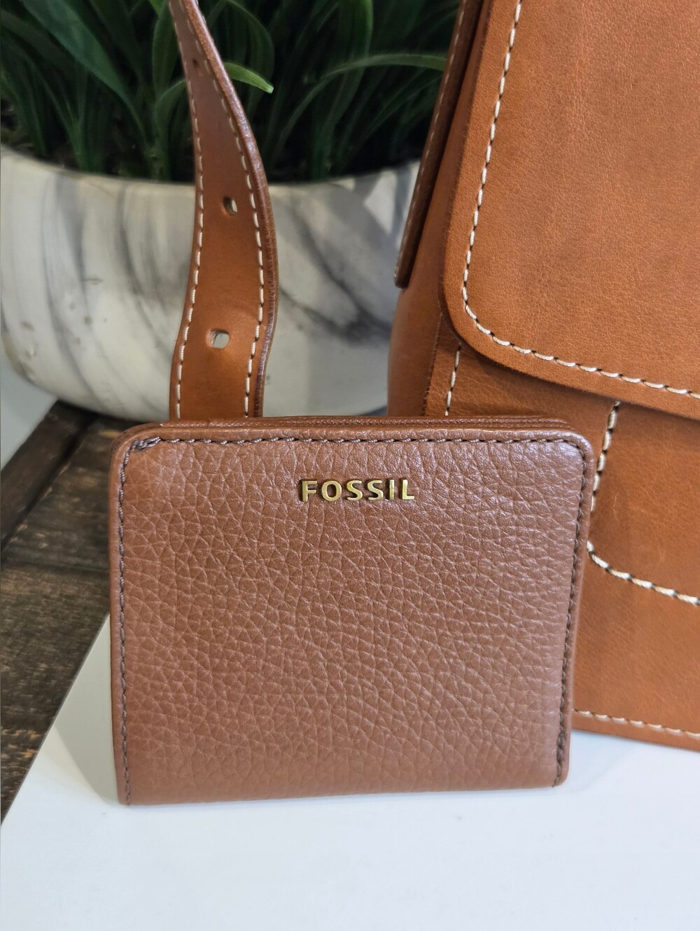 Fossil Tremont Flap Crossbody Handbag and Fossil Brown Leather Wallet. - Picture 3 of 16